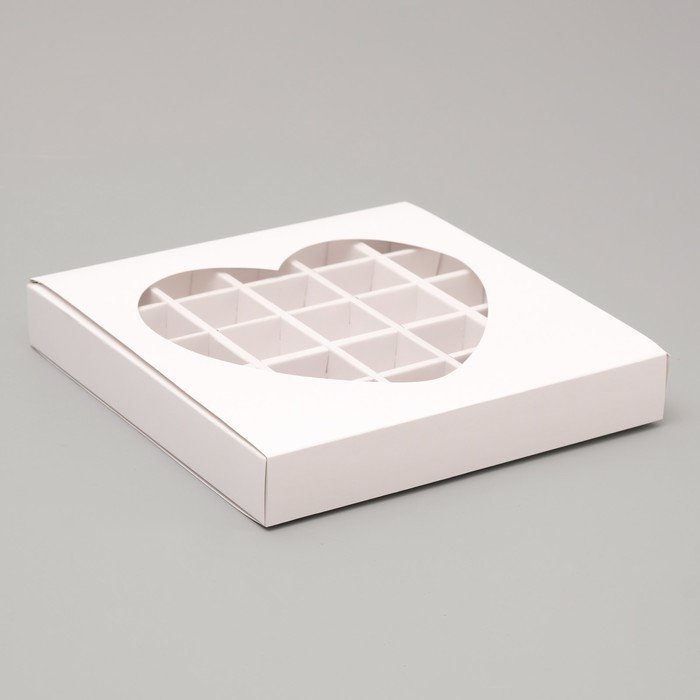 Коробка для конфет 25 шт.,с окном, 22х22х3.5 см., белая/крафт. (Россия)