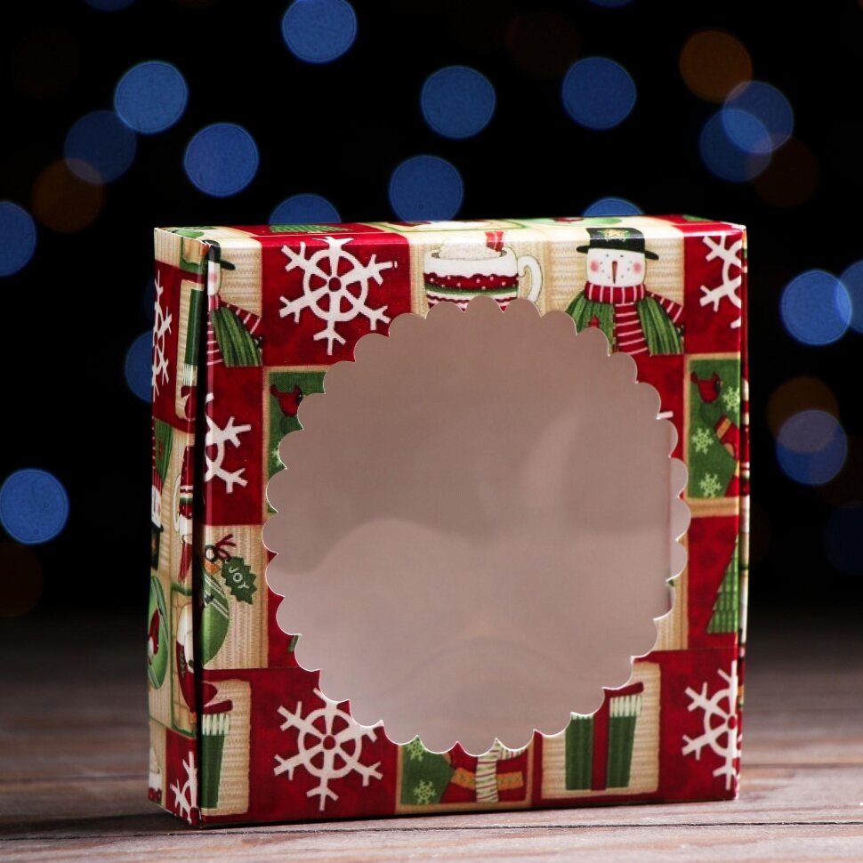 Подарочная коробка с окном "Новогодняя атмосфера", 11,5 х 11,5 х 3 см.(Россия)(8238)