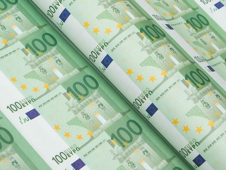 Бумага упаковочная "100 Евро", 50 х 70 см. 1 шт.(Россия)