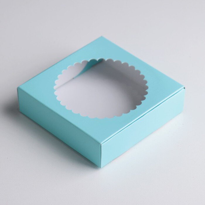 Подарочная коробка сборная с окном,11,5 х 11,5 х 3 см., голубой. (Россия) (0737)