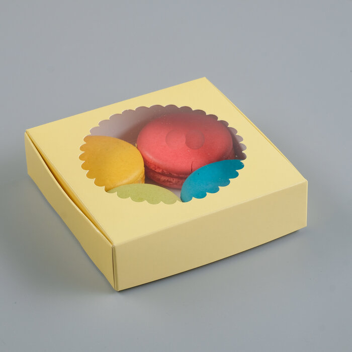Подарочная коробка сборная с окном,11,5 х 11,5 х 3 см, желтый. (Россия) (7665)