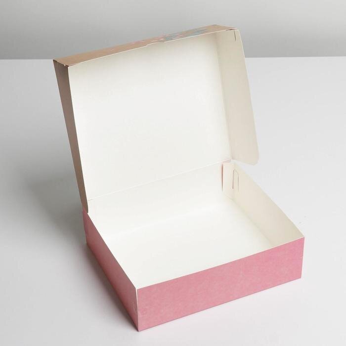 Коробка для кондитерских изделий «Будь счастлива», 17 × 20 × 6 см.(Россия)(0226)