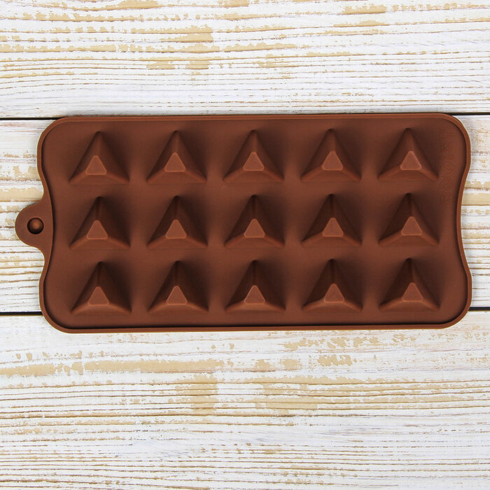 Форма для льда и шоколада "Треугольнички", 15 ячеек, 21х10,5х2,5 см.
